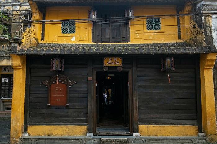 Visit Tan Ki ancient house, what to see in Central Vietnam? 